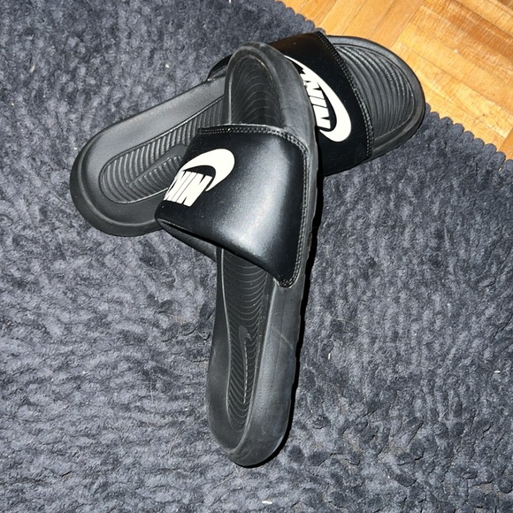 Nike Benassi slides - Picture 2 of 3